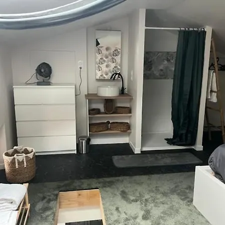 Апартаменты Petite Maison De Village A Bonnet Pres Riom Saint-Bonnet-pres-Riom