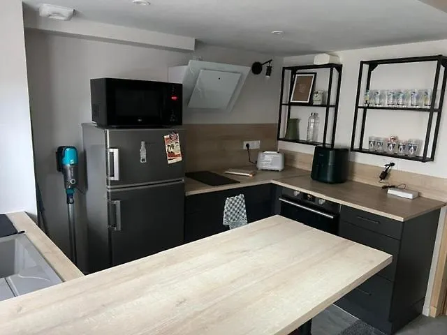 Petite Maison De Village A Bonnet Pres Riom Апартаменты *