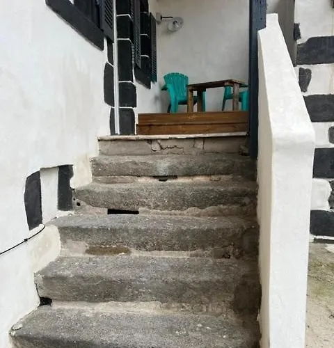 Petite Maison De Village A Bonnet Pres Riom Апартаменты *