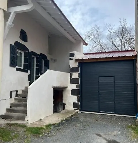 Апартаменты Petite Maison De Village A Bonnet Pres Riom *